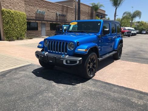 Used 2023 Jeep Wrangler Unlimited Sahara w/ Cold Weather Group AWD/4WD image 5