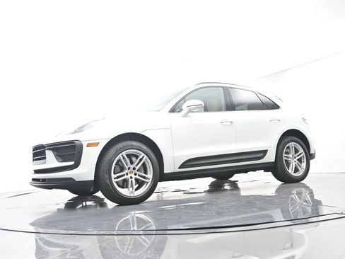 Certified 2022 Porsche Macan AWD/4WD image 45