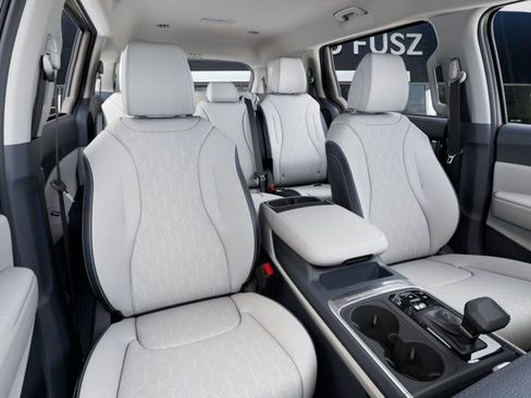 New 2026 Kia Carnival EX image 15