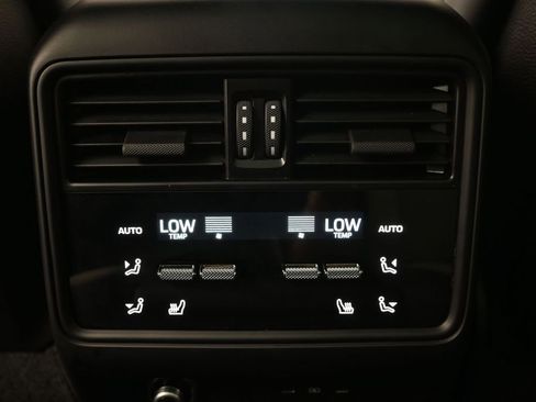 Certified 2024 Porsche Cayenne Turbo AWD/4WD image 22