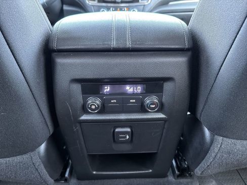 Certified 2023 Chevrolet Traverse LT FWD image 24