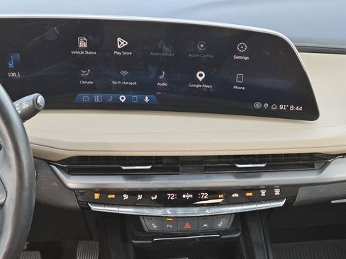Used 2024 Cadillac XT4 Luxury w/ Cold Weather Package FWD image 13