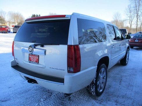 Used 2010 Cadillac Escalade ESV Premium image 8