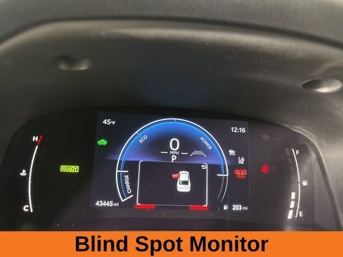 Used 2025 Toyota Camry SE image 13