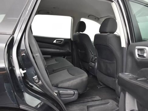 Used 2020 Nissan Pathfinder S FWD image 18