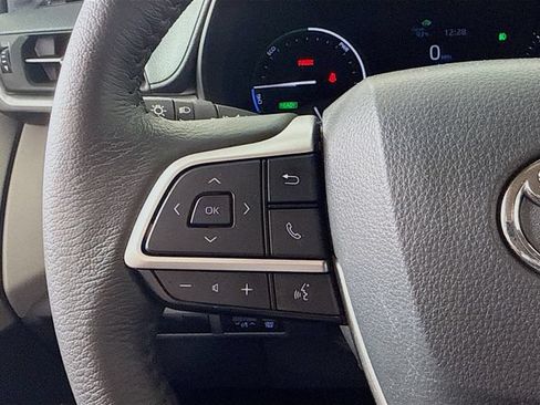 Used 2024 Toyota Sienna XLE w/ XLE Plus Package FWD image 13