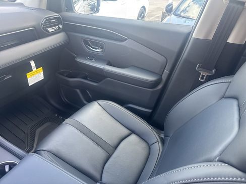 New 2025 Honda Pilot EX-L image 10