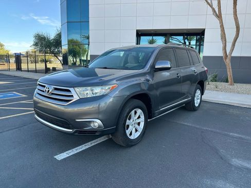 Used 2013 Toyota Highlander SE image 1