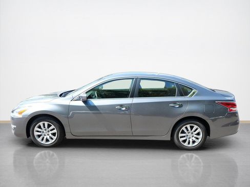 Used 2015 Nissan Altima 2.5 S w/ Power Driver Seat Package FWD image 6