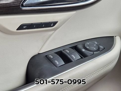 Used 2023 Buick Envision Avenir AWD/4WD image 34