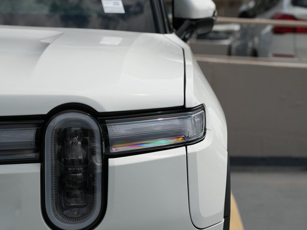 Used 2025 Rivian R1S Adventure Dual AWD/4WD image 8