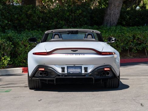 Used 2023 Aston Martin V8 Vantage Roadster image 7