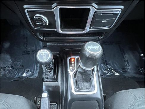 Used 2018 Jeep Wrangler Unlimited Sport image 34