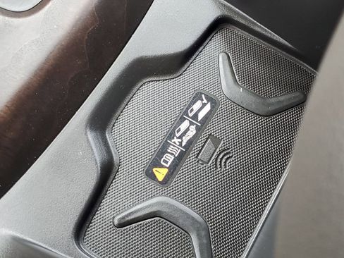 Used 2021 GMC Canyon Denali image 23