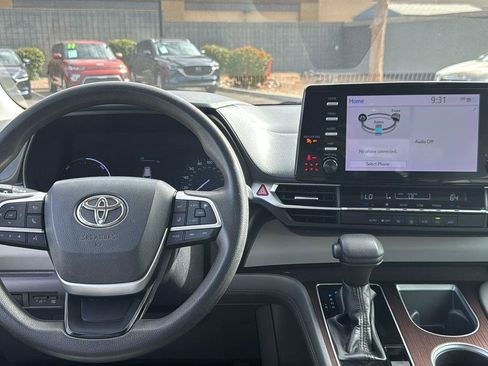 Used 2021 Toyota Sienna LE image 7
