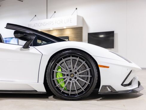 Used 2019 Lamborghini Aventador S image 27