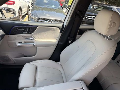 Used 2025 Mercedes-Benz GLB 250 image 15
