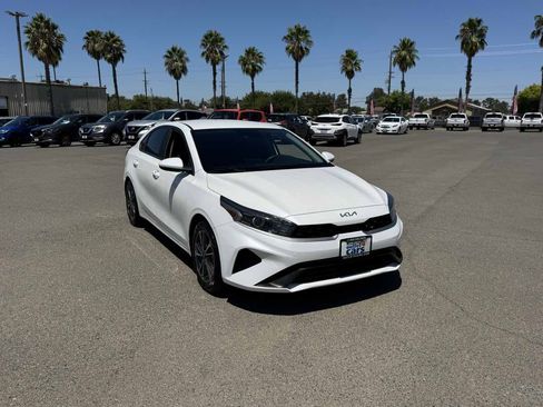 Used 2022 Kia Forte LXS FWD image 3