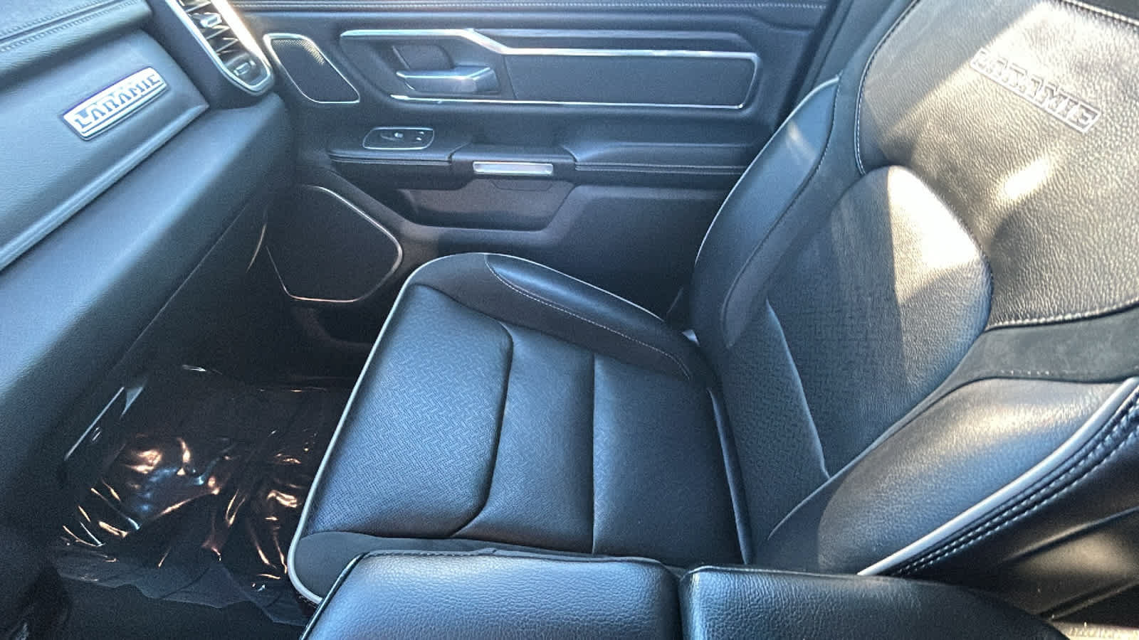 Used 2023 RAM 1500 Laramie AWD/4WD image 12