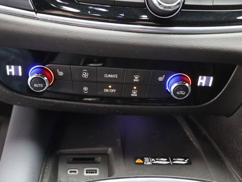 Used 2023 Buick Enclave Essence image 23