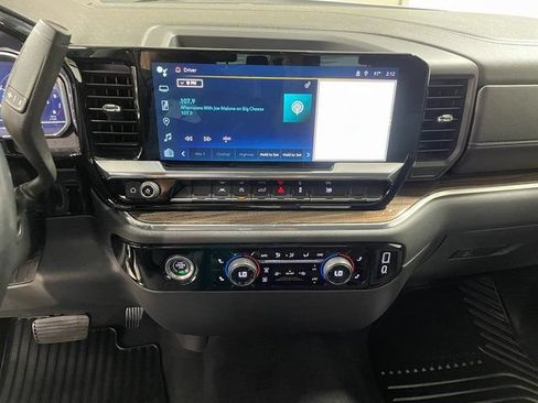 Used 2023 Chevrolet Silverado 1500 LT AWD/4WD image 16