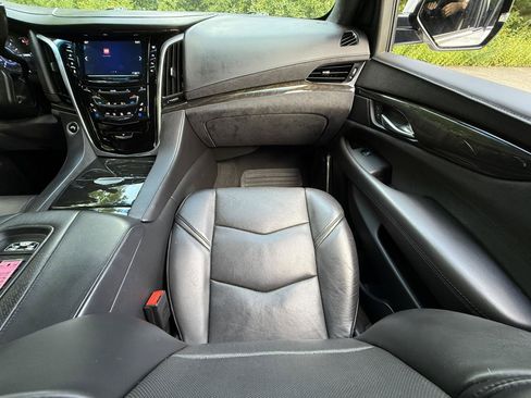 Used 2019 Cadillac Escalade Platinum AWD/4WD image 41