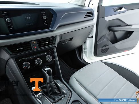 Used 2023 Volkswagen Taos SE w/ Panoramic Sunroof Package FWD image 61
