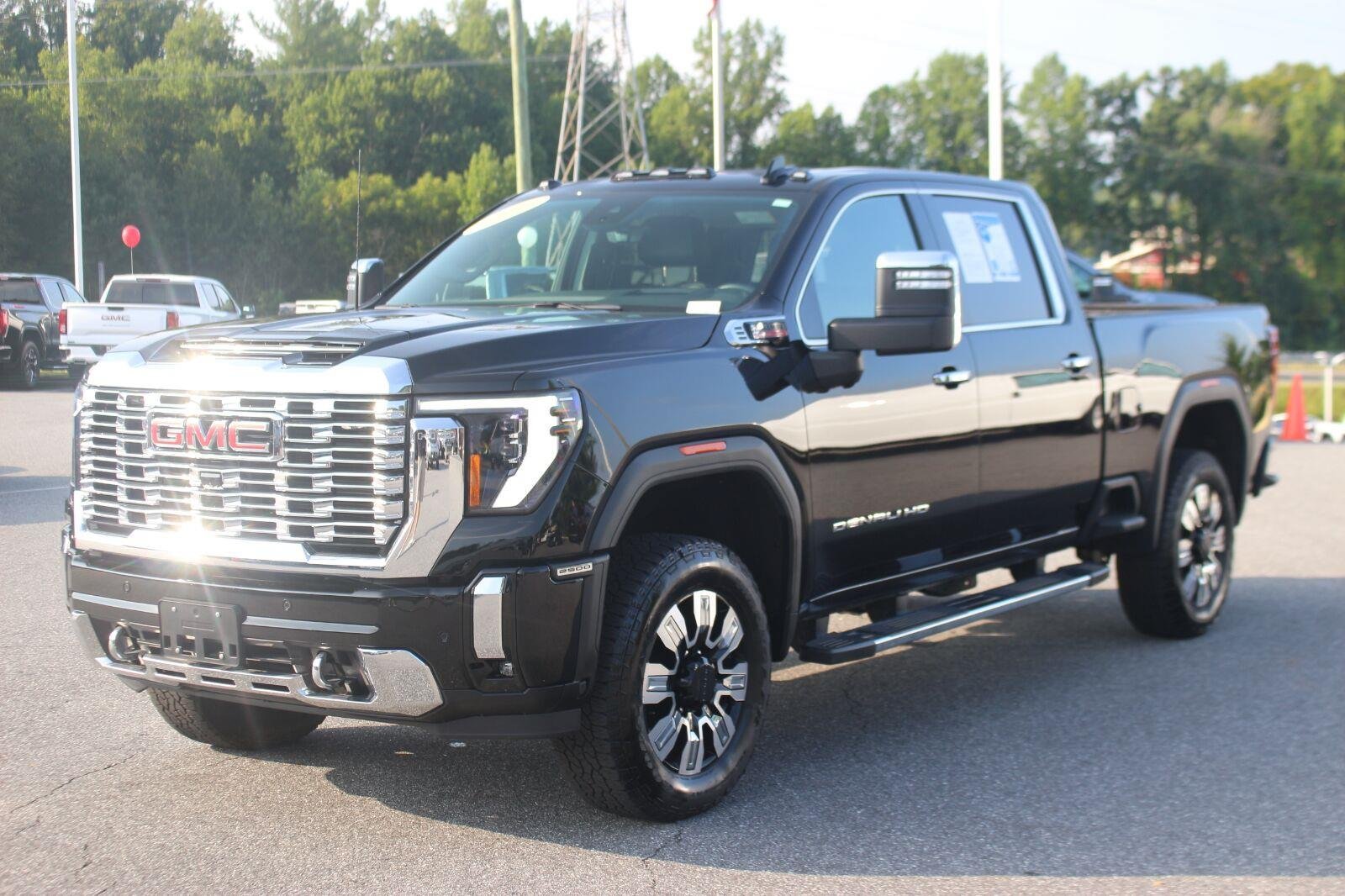 Used 2025 GMC Sierra 2500 Denali w/ Denali Reserve Package AWD/4WD image 3
