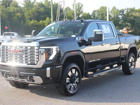 Used 2025 GMC Sierra 2500 Denali w/ Denali Reserve Package AWD/4WD image 3