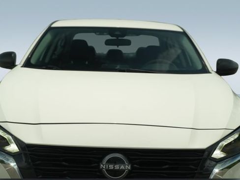 Used 2025 Nissan Altima 2.5 SV FWD image 39