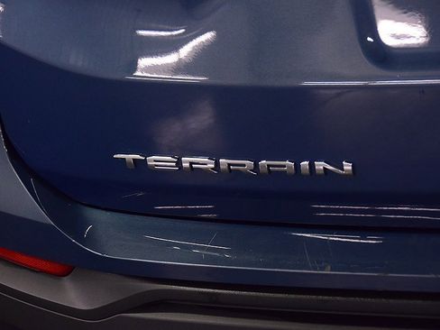 Used 2024 GMC Terrain SLE image 12