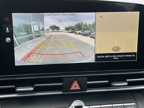 Used 2025 Hyundai Elantra SEL image 32