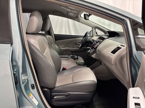 Used 2016 Toyota Prius V image 15