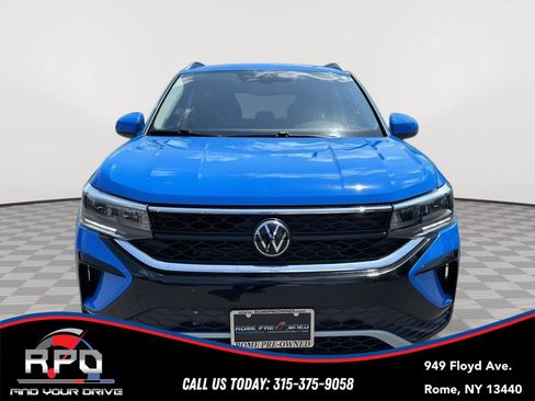 Used 2023 Volkswagen Taos SE w/ Black Wheel Package AWD/4WD image 8