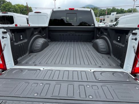 New 2026 Ford F350 XLT w/ XLT Premium Package AWD/4WD image 8