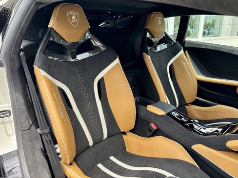 Used 2024 Lamborghini Huracan Sterrato image 33
