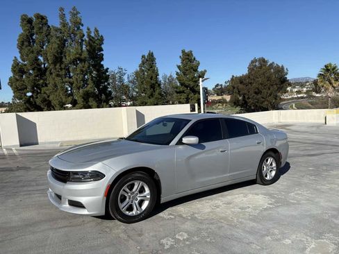 Used 2019 Dodge Charger SXT image 6