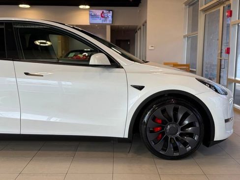Used 2023 Tesla Model Y Performance AWD/4WD image 16