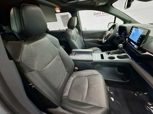 Used 2023 Toyota Sienna XSE AWD/4WD image 30
