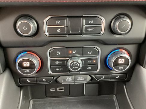 Used 2024 Chevrolet Tahoe RST image 25