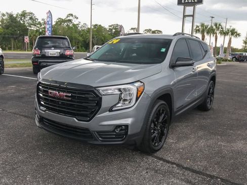 Used 2024 GMC Terrain SLT w/ Infotainment Package II AWD/4WD image 3
