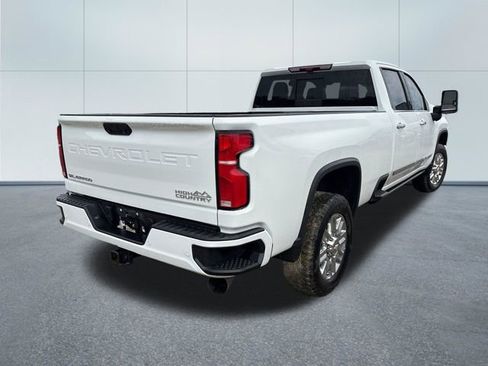 Used 2024 Chevrolet Silverado 2500 High Country w/ Technology Package AWD/4WD image 4