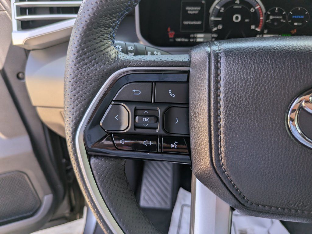 Used 2025 Toyota Sequoia Platinum AWD/4WD image 37