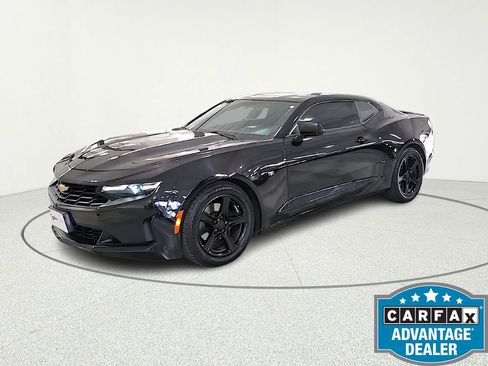 Used 2020 Chevrolet Camaro LT image 2