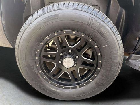 Used 2013 Chevrolet Tahoe LT image 25