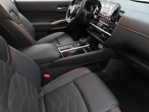 Used 2025 Nissan Pathfinder Platinum w/ Cargo Package image 25