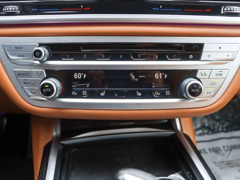 Used 2020 BMW 740i w/ M Sport Package image 41