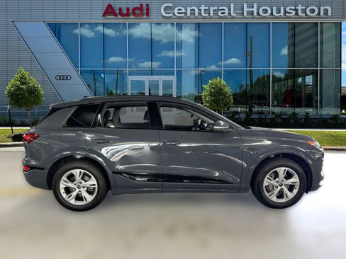 Used 2025 Audi Q6 e-tron Premium w/ Convenience Package image 8