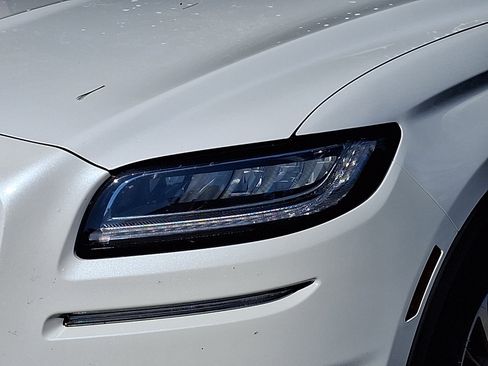 Used 2023 Lincoln Nautilus Reserve AWD/4WD image 4