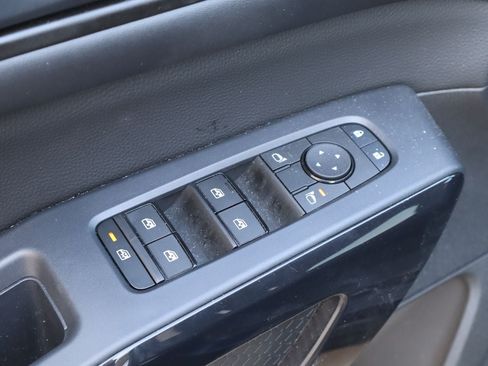 Used 2024 Nissan Pathfinder SV FWD image 22
